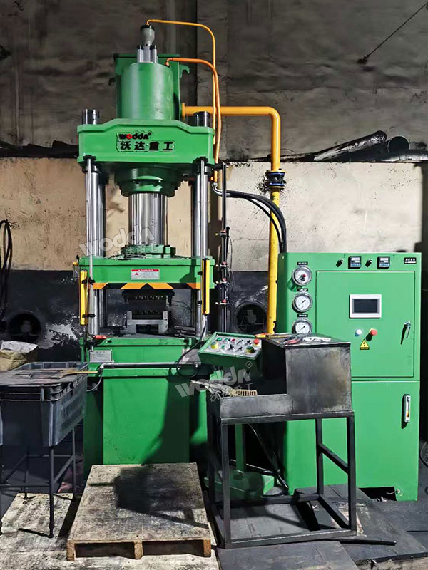 200噸石墨密封圈成型液壓機 200噸石墨密封圈成型液壓機