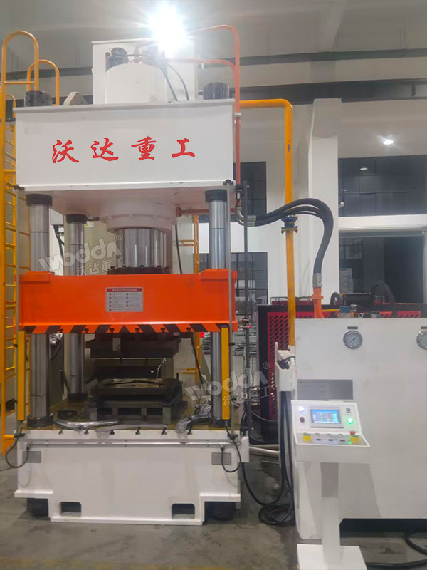 400噸汽車配件成型液壓機(jī)現(xiàn)場(chǎng) 400噸汽車配件成型液壓機(jī)現(xiàn)場(chǎng)