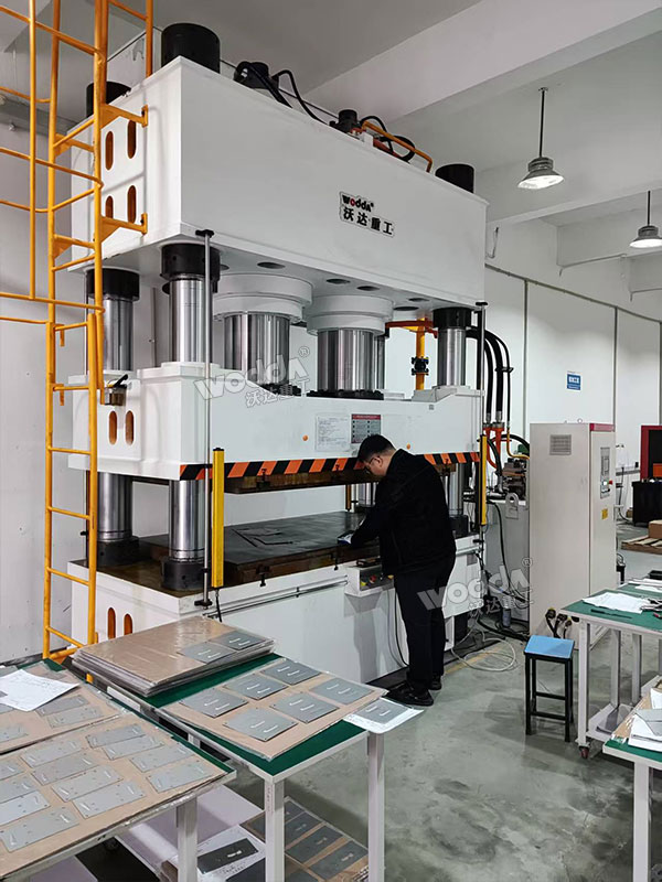 800噸金屬板材校平液壓機