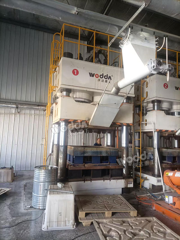 1600噸木屑托盤液壓機 1600噸木屑托盤液壓機