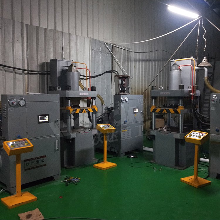 100噸四柱液壓機(jī) 100噸四柱液壓機(jī)