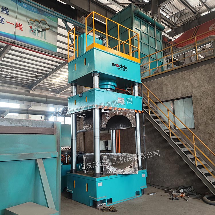 630噸四柱液壓機(jī)熱壓彎頭