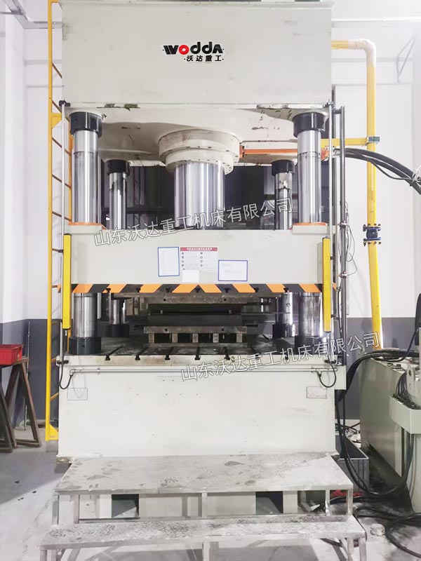 500噸四柱液壓機(jī)現(xiàn)場(chǎng)