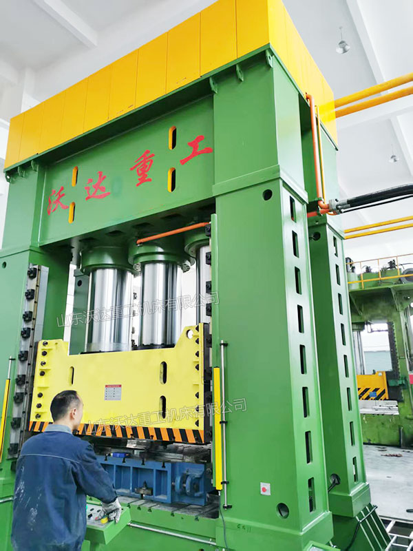 3000噸汽車電池液冷板液壓機現(xiàn)場 3000噸汽車電池液冷板液壓機現(xiàn)場