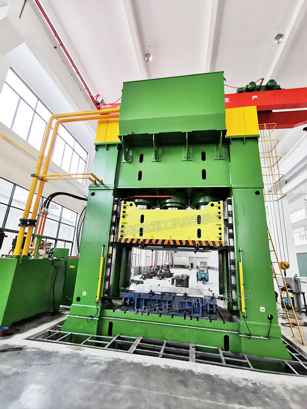 3000噸框架式液壓機現(xiàn)場試機 3000噸框架式液壓機現(xiàn)場試機