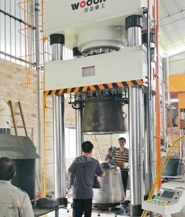 1200噸四柱液壓機模壓塑料水缸成型