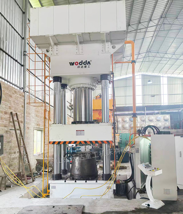 1200噸塑料水缸成型液壓機現場