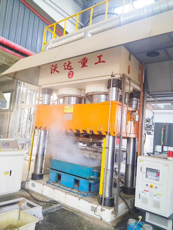 1600噸木屑托盤(pán)生產(chǎn)線(xiàn)