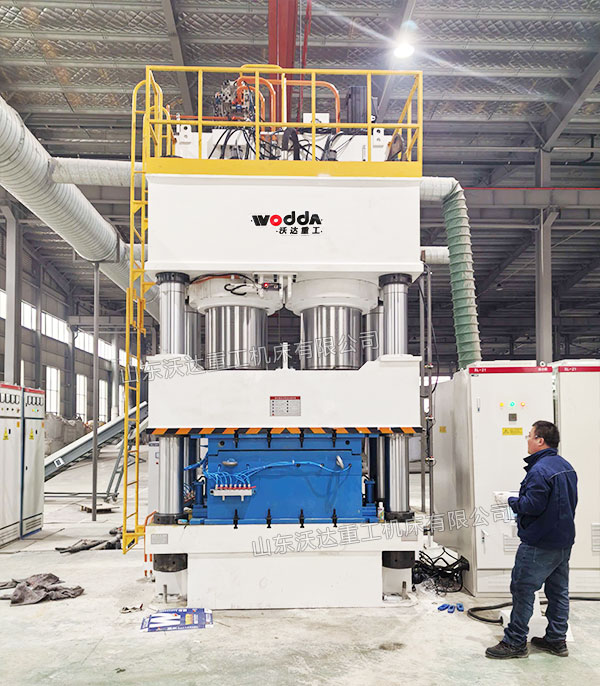 1600噸塑料托盤液壓機(jī)現(xiàn)場 1600噸塑料托盤液壓機(jī)現(xiàn)場