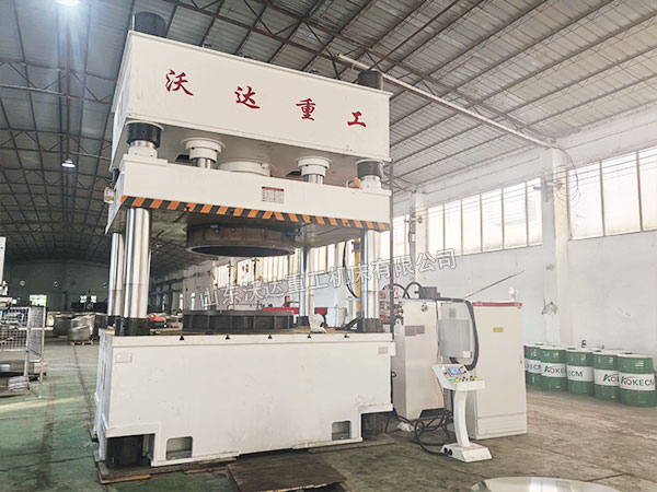 500噸四柱液壓機安裝完成