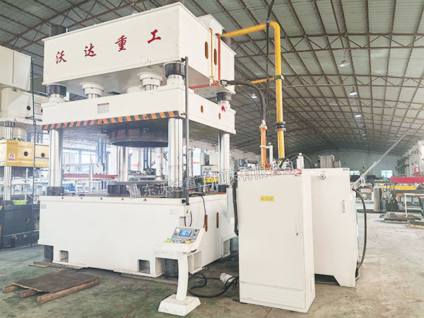 500噸四柱液壓機現(xiàn)場