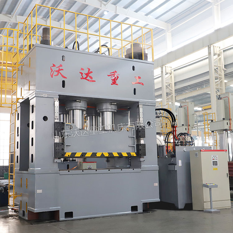 2000噸框架式液壓機車間實物