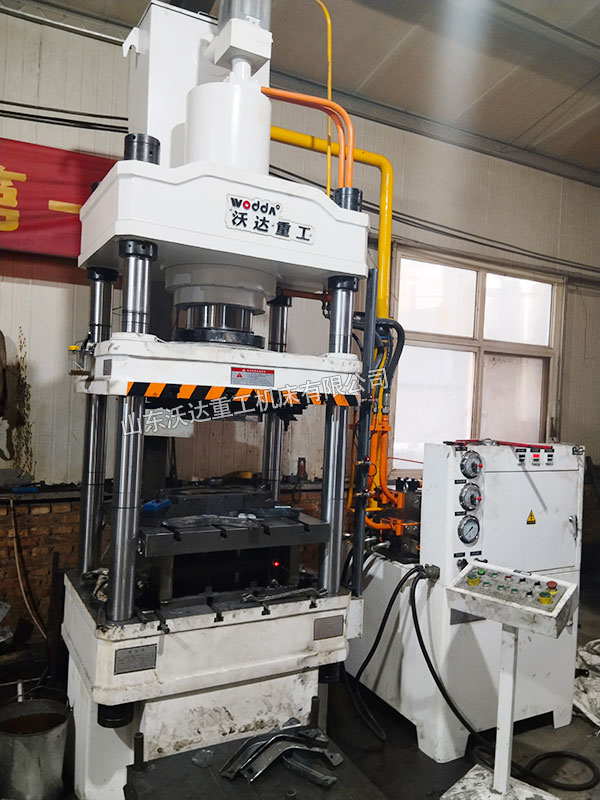 200噸汽車油箱支架成型液壓機(jī)