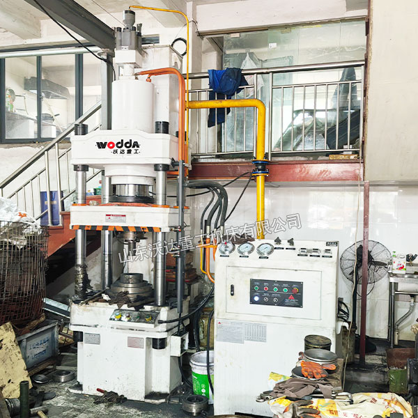 200噸四柱液壓機(jī)
