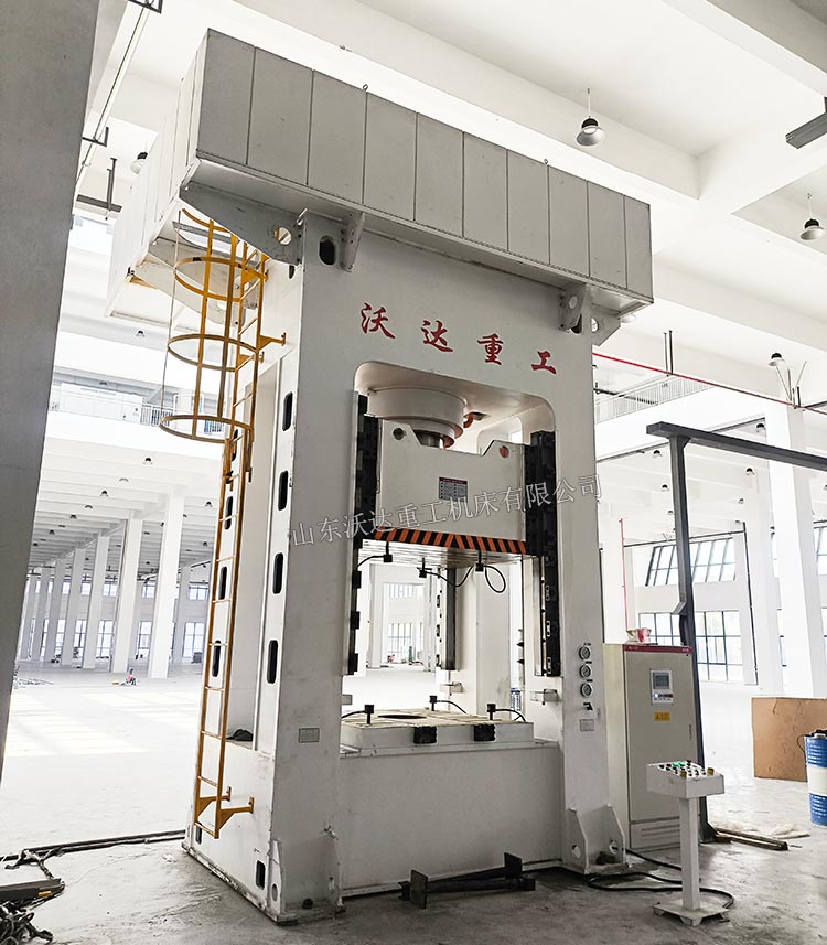 1000噸框架式液壓機(jī)現(xiàn)場(chǎng)