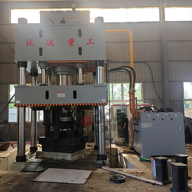 1500噸輪船發(fā)動(dòng)機(jī)罩拉伸液壓機(jī)