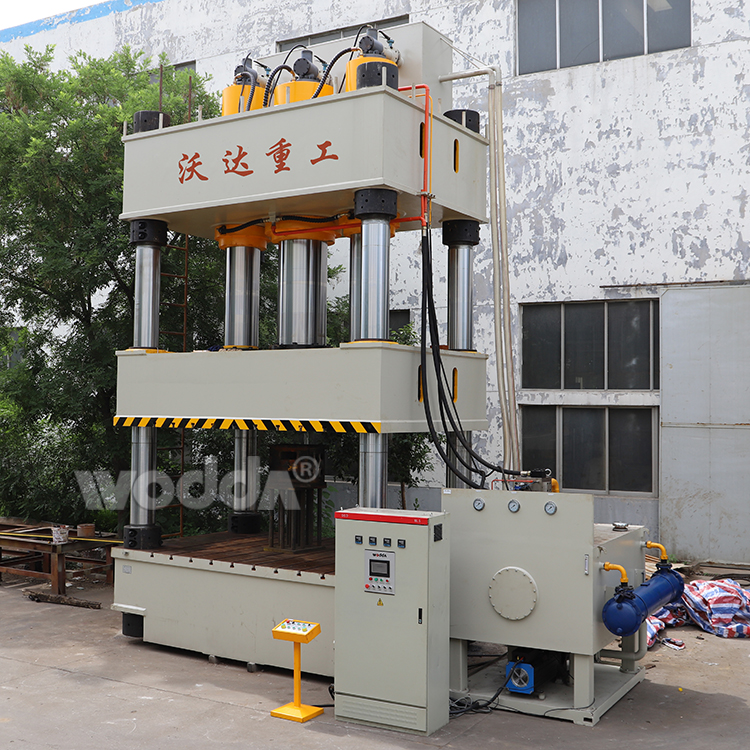 1800噸四柱液壓機(jī) 1800噸四柱液壓機(jī)