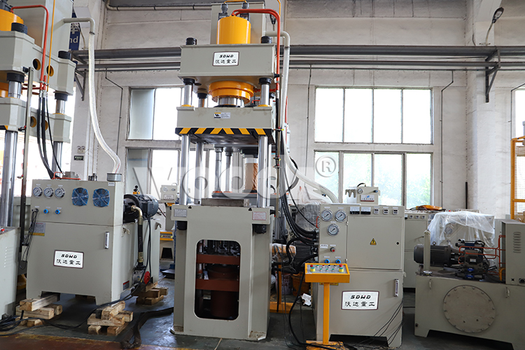 200噸四柱拉伸液壓機(jī) 200噸四柱拉伸液壓機(jī)