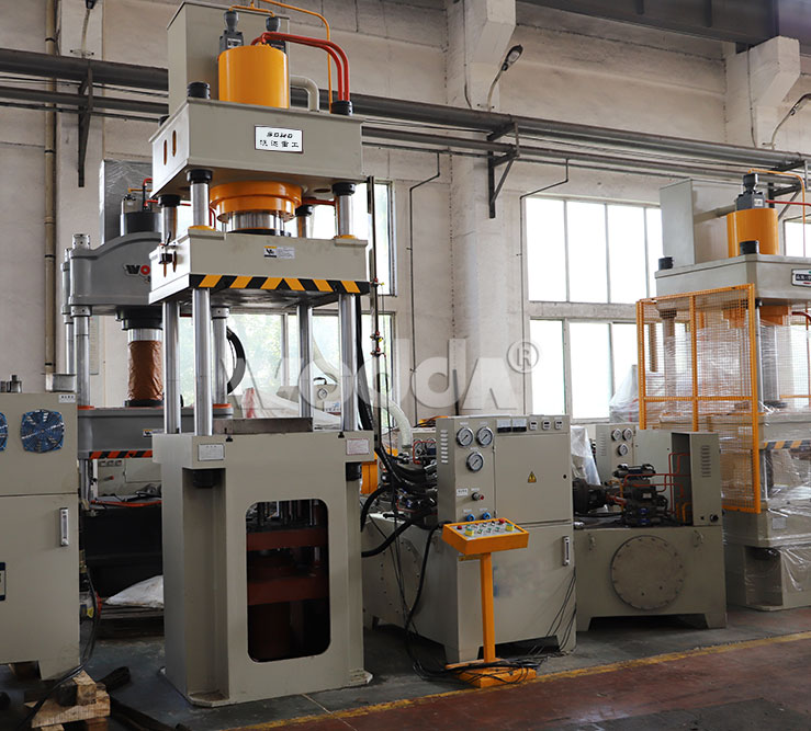 200噸四柱拉伸液壓機(jī) 200噸四柱拉伸液壓機(jī)